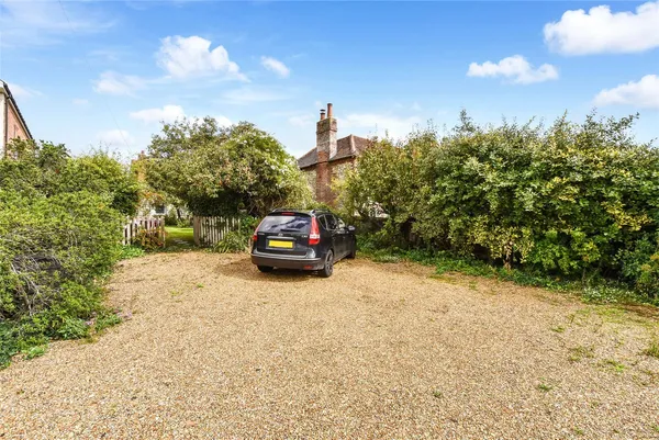Fishbourne Road West, Fishbourne, PO19 photo 11