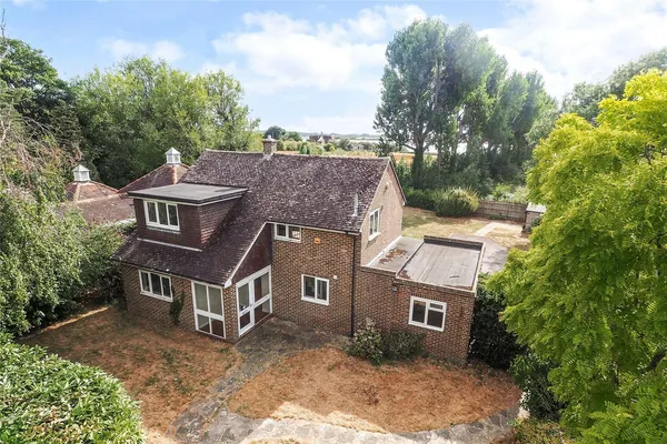 Moreton Road, Bosham, PO18 photo 2