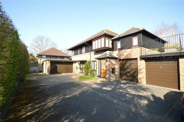 Larch Close, Chichester, PO19 photo 1