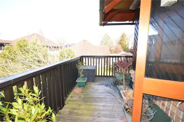 Larch Close, Chichester, PO19 photo 2