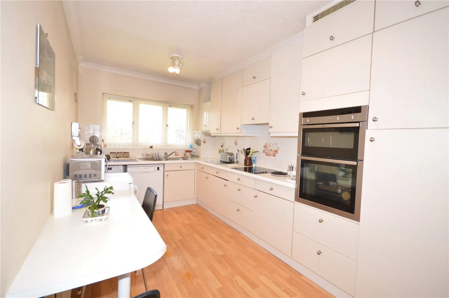 Larch Close, Chichester, PO19 photo 4