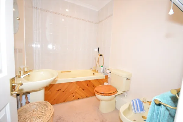 Larch Close, Chichester, PO19 photo 10