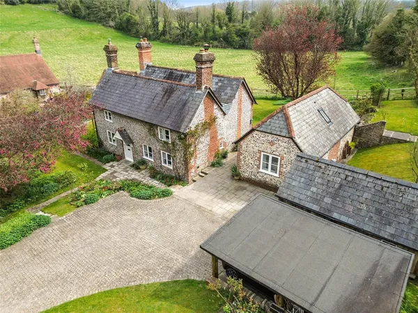 The Warren, West Dean, PO18 photo 16