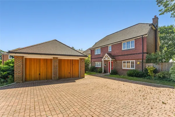 Maddoxwood, Chichester, PO19 photo 1