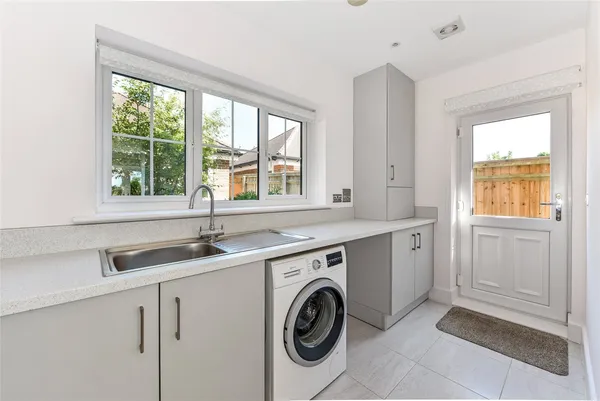 Maddoxwood, Chichester, PO19 photo 7