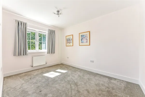 Maddoxwood, Chichester, PO19 photo 10