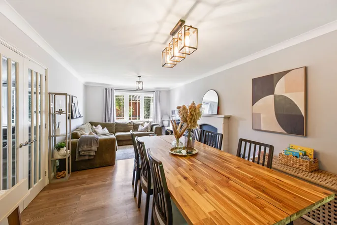 Property carousel image 11
