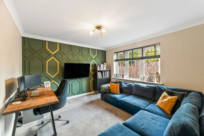 Property carousel image 12