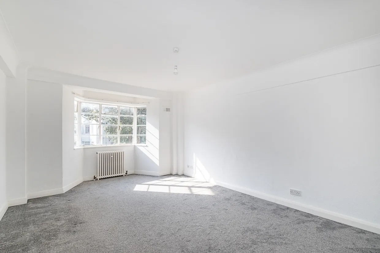 Streatham Hill Corner Fielde SW2 photo 1