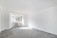 Streatham Hill Corner Fielde SW2 photo 1
