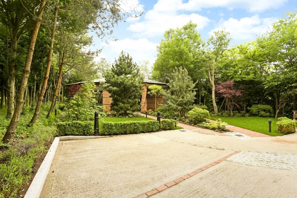 Hatchet Lane Winkfield SL4 photo 18