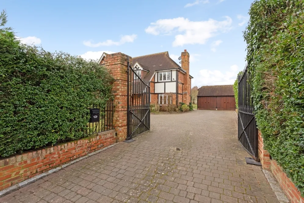 Hatchet Lane Winkfield SL4 photo 25