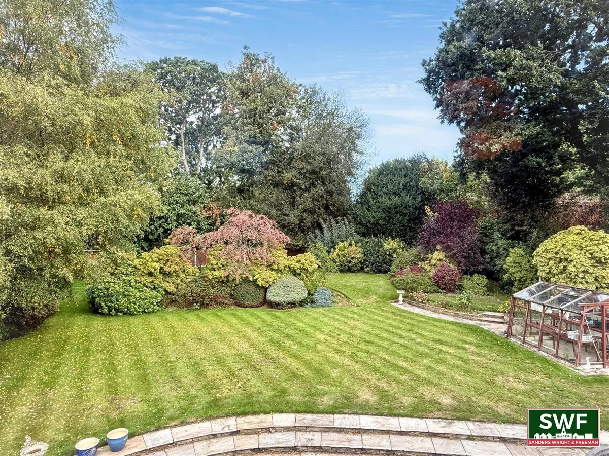 Wightwick Hall Road, Wightwick