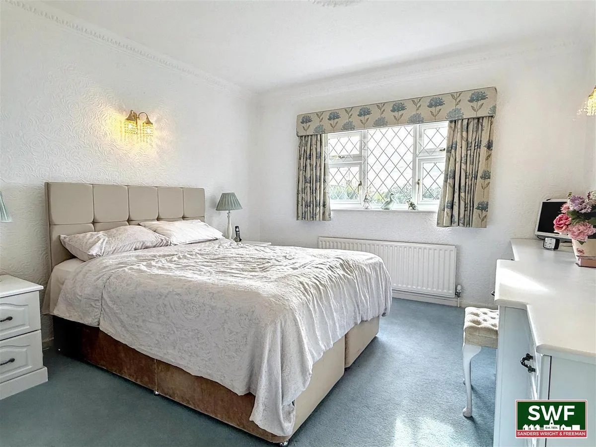 Wightwick Hall Road, Wightwick
