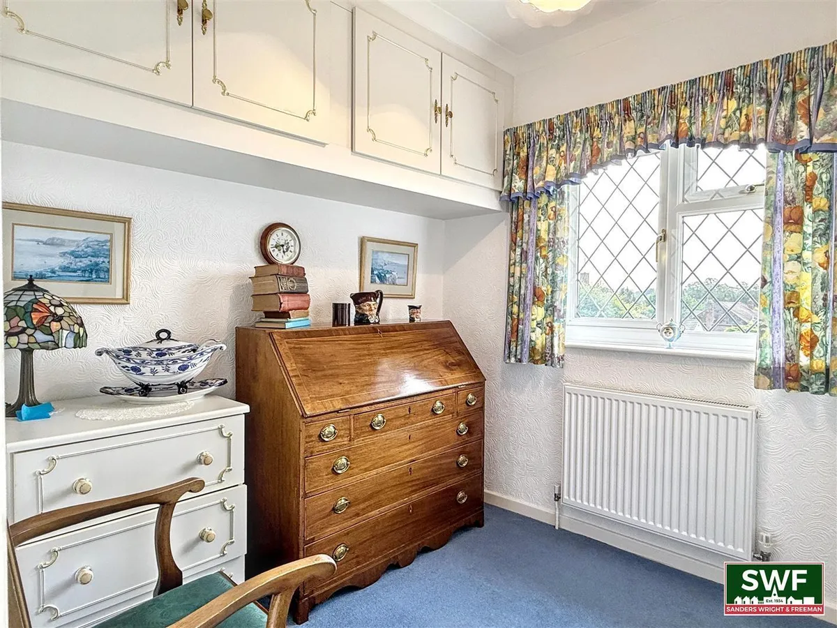 Wightwick Hall Road, Wightwick