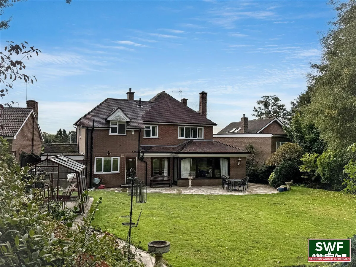 Wightwick Hall Road, Wightwick
