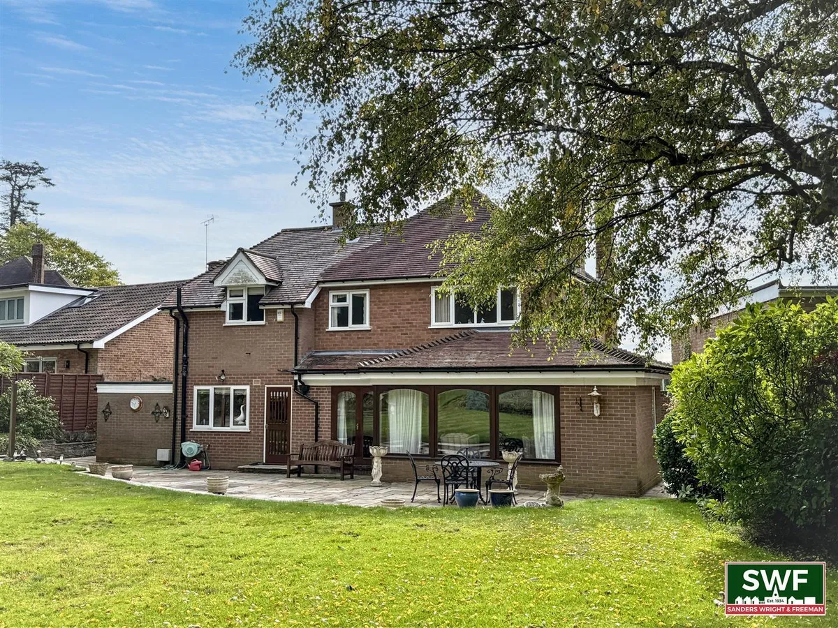 Wightwick Hall Road, Wightwick