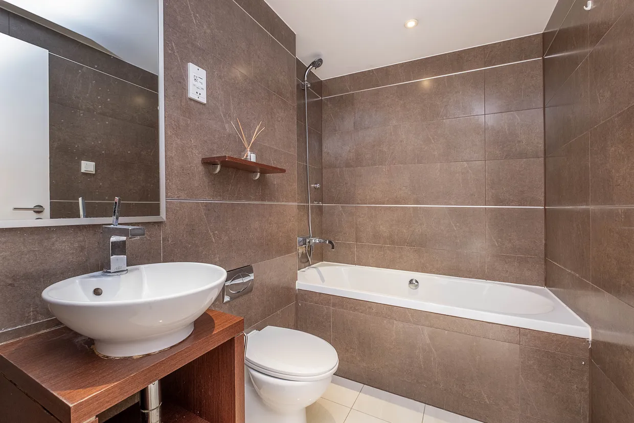The Downs, London, SW20 photo 4