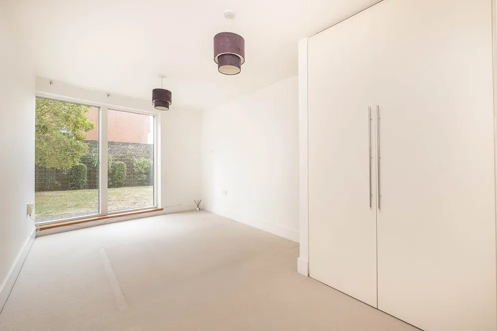 The Downs, London, SW20 photo 6