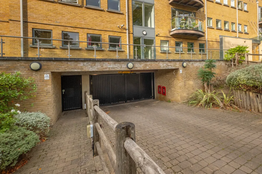The Downs, London, SW20 photo 8