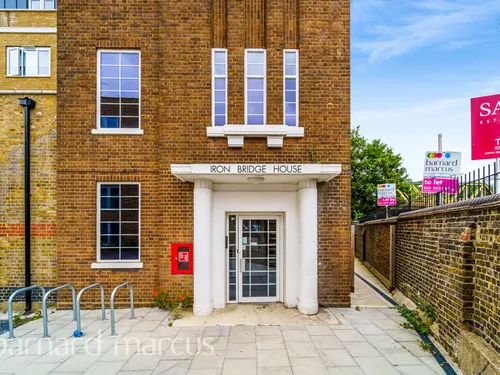 Windmill Lane, Hanwell, Londonphoto