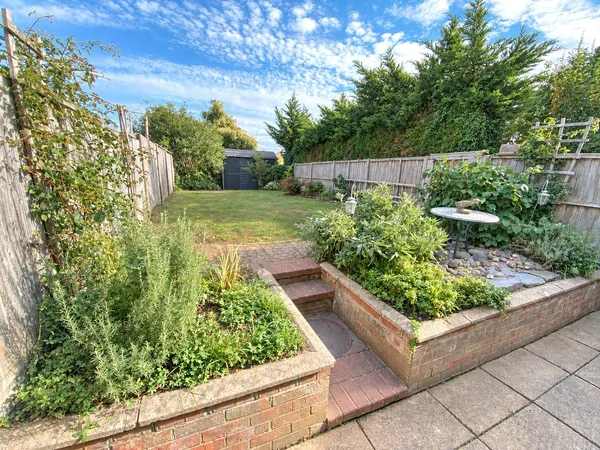 Armstrong Close, Newmarket, CB8 photo 3