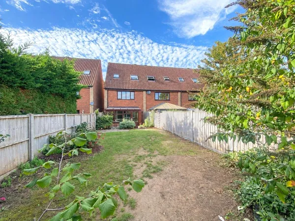 Armstrong Close, Newmarket, CB8 photo 7