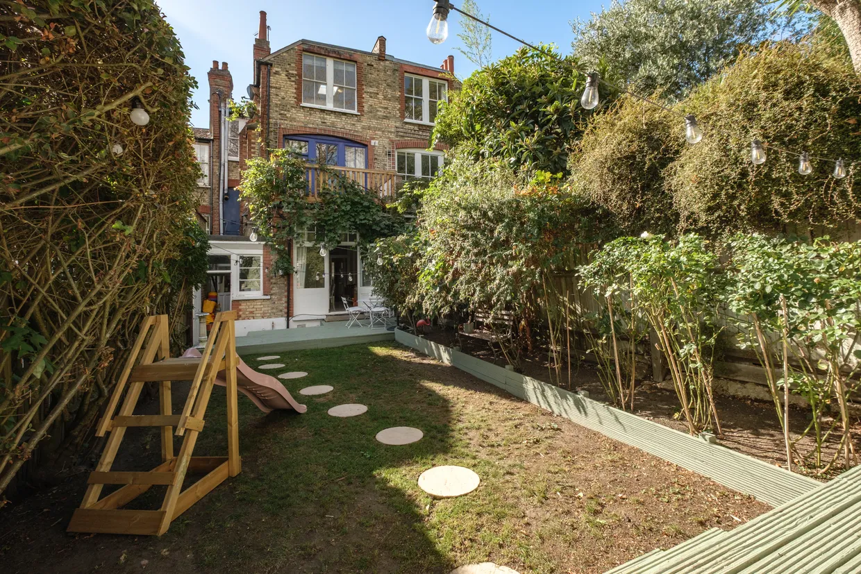 Hillfield Park, London, N10 photo 17