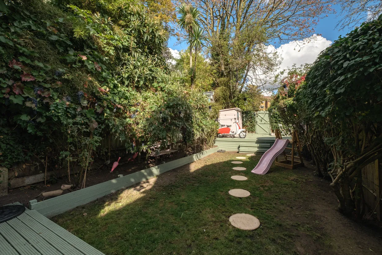 Hillfield Park, London, N10 photo 20