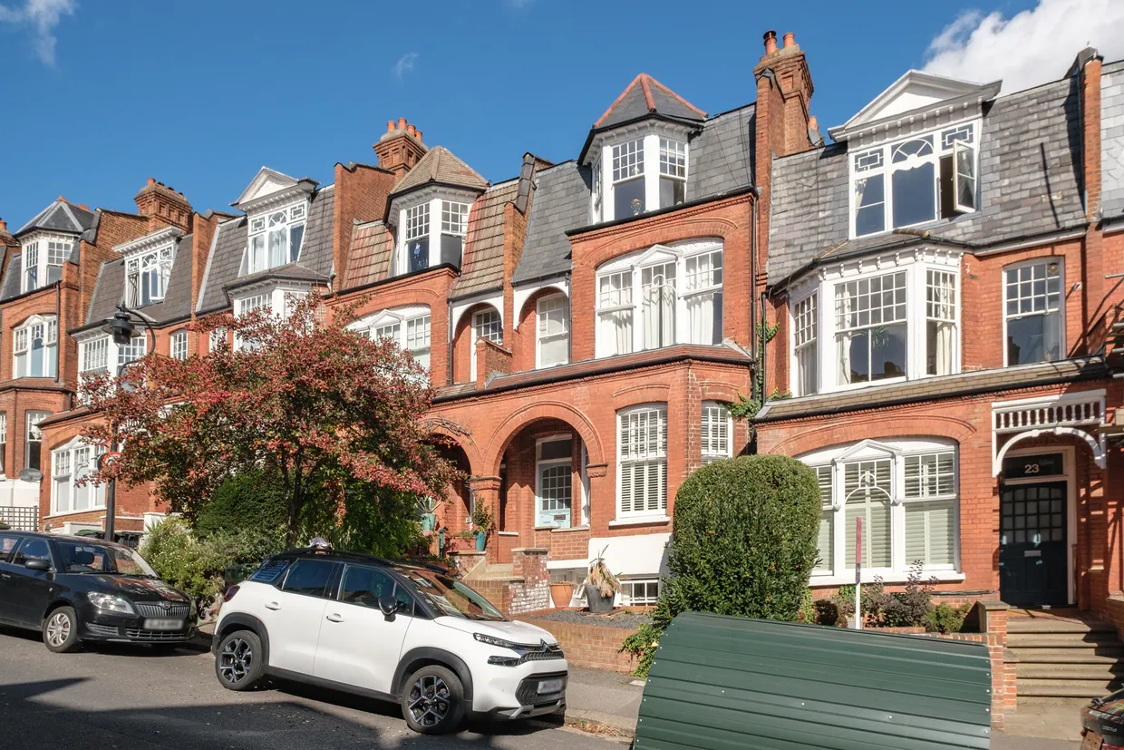 Hillfield Park, London, N10 photo 21