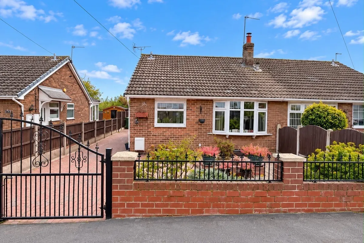 Eastbourne Avenue, Featherstone, PONTEFRACT