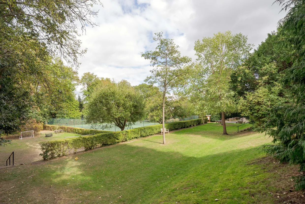 Putney Heath, London, SW15 photo 11