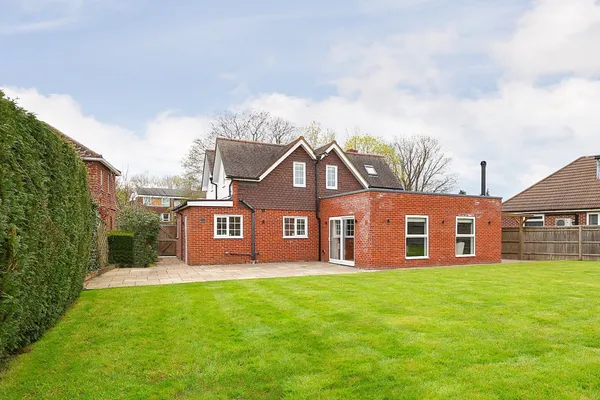 Woodroyd Avenue, Horley, Surrey, RH6