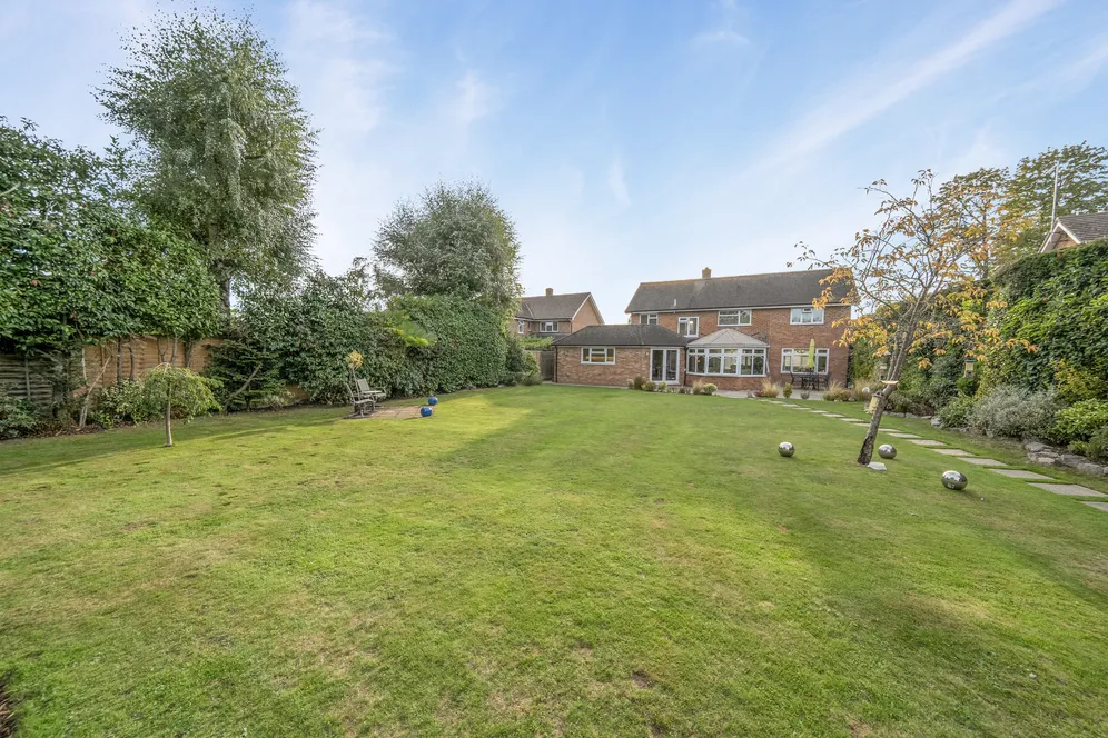 Comptons Lane, Horsham, RH13 photo 22