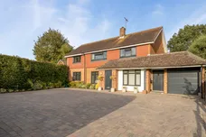 Comptons Lane, Horsham, RH13 photo 24