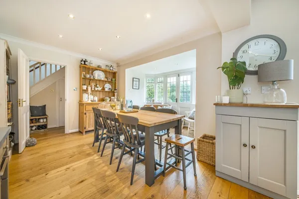 Woodland Way, Weybridge, KT13 photo 2