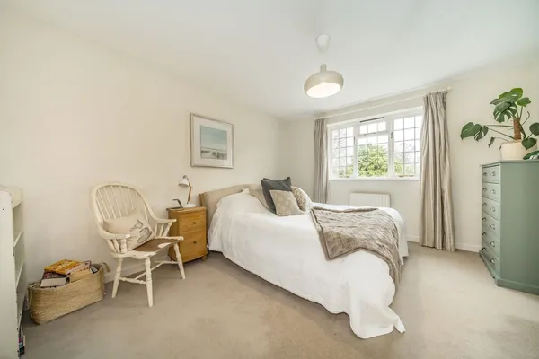 Woodland Way, Weybridge, KT13 photo 5