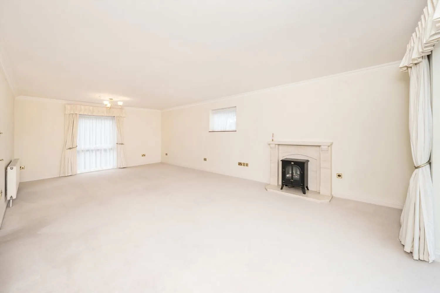 Hillrise, Walton-On-Thames, KT12 photo 2