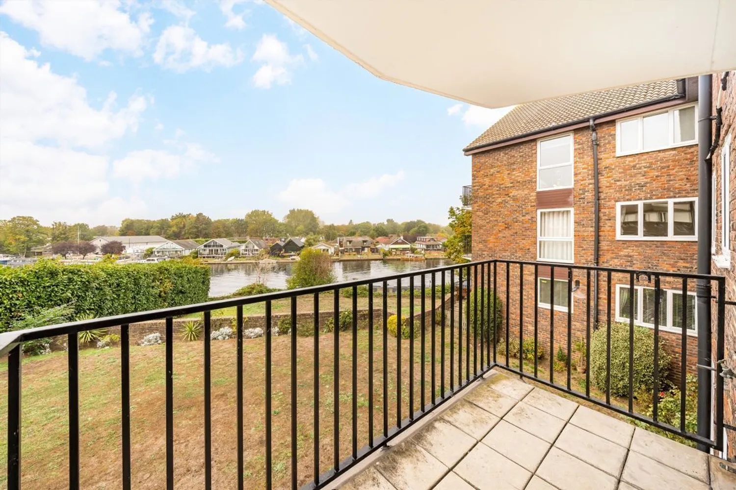 Hillrise, Walton-On-Thames, KT12 photo 6