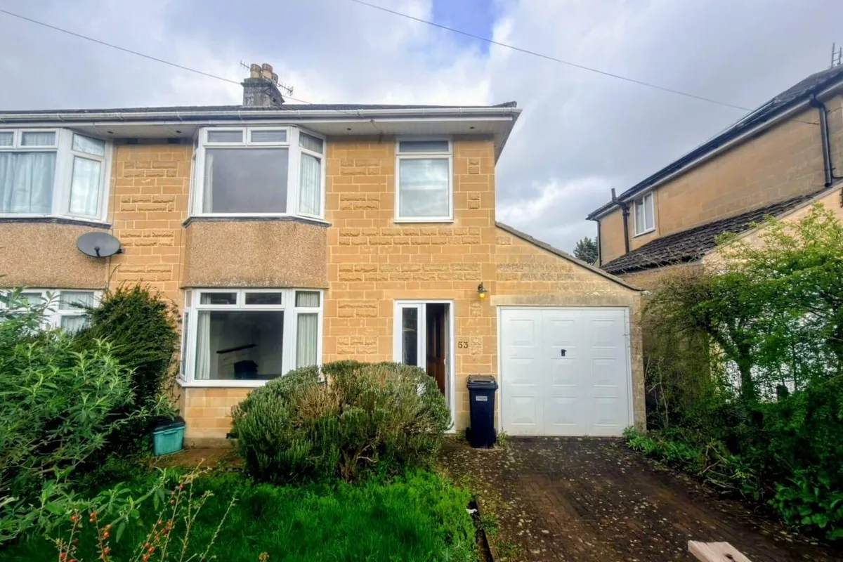 Holcombe Close - 3 bedroom unspecified - Sequence