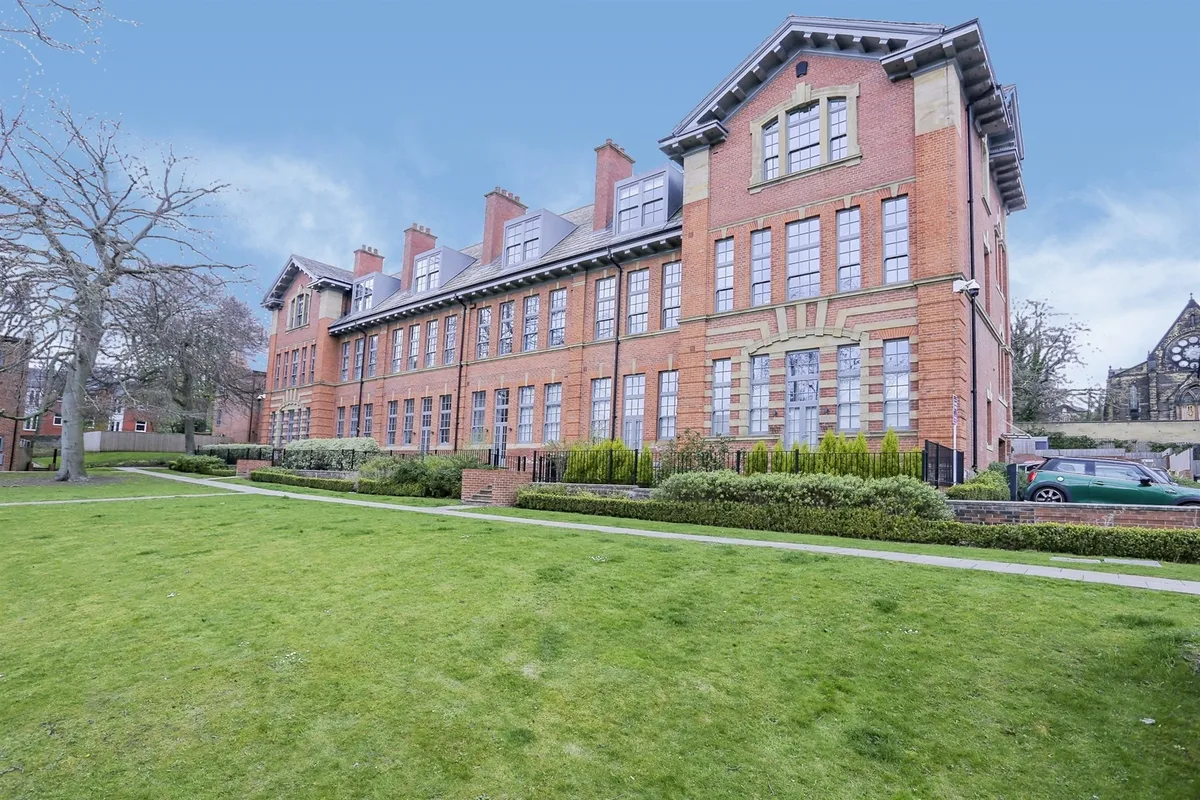 THE OLD SCHOOL HOUSE - 1 bedroom apartment - Sequence