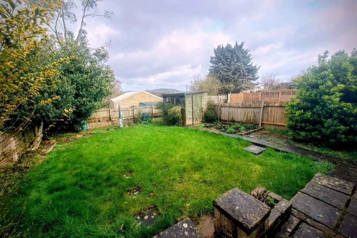 Holcombe Close - 3 bedroom unspecified - Sequence