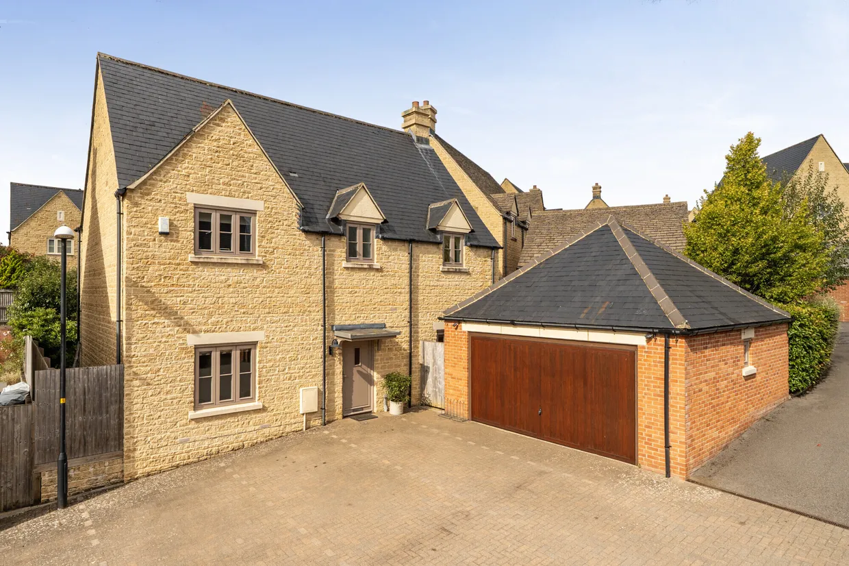 Griffiths Close, Cirencester, GL7 photo 1