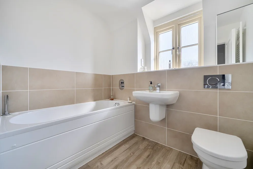 Griffiths Close, Cirencester, GL7 photo 18