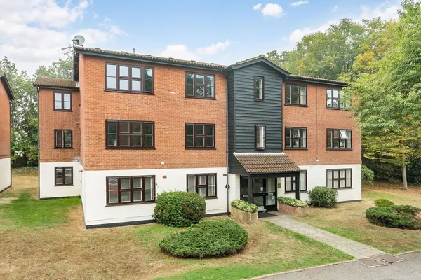 Queens Road, Weybridge, KT13 photo 1