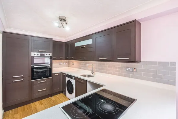 Queens Road, Weybridge, KT13 photo 3