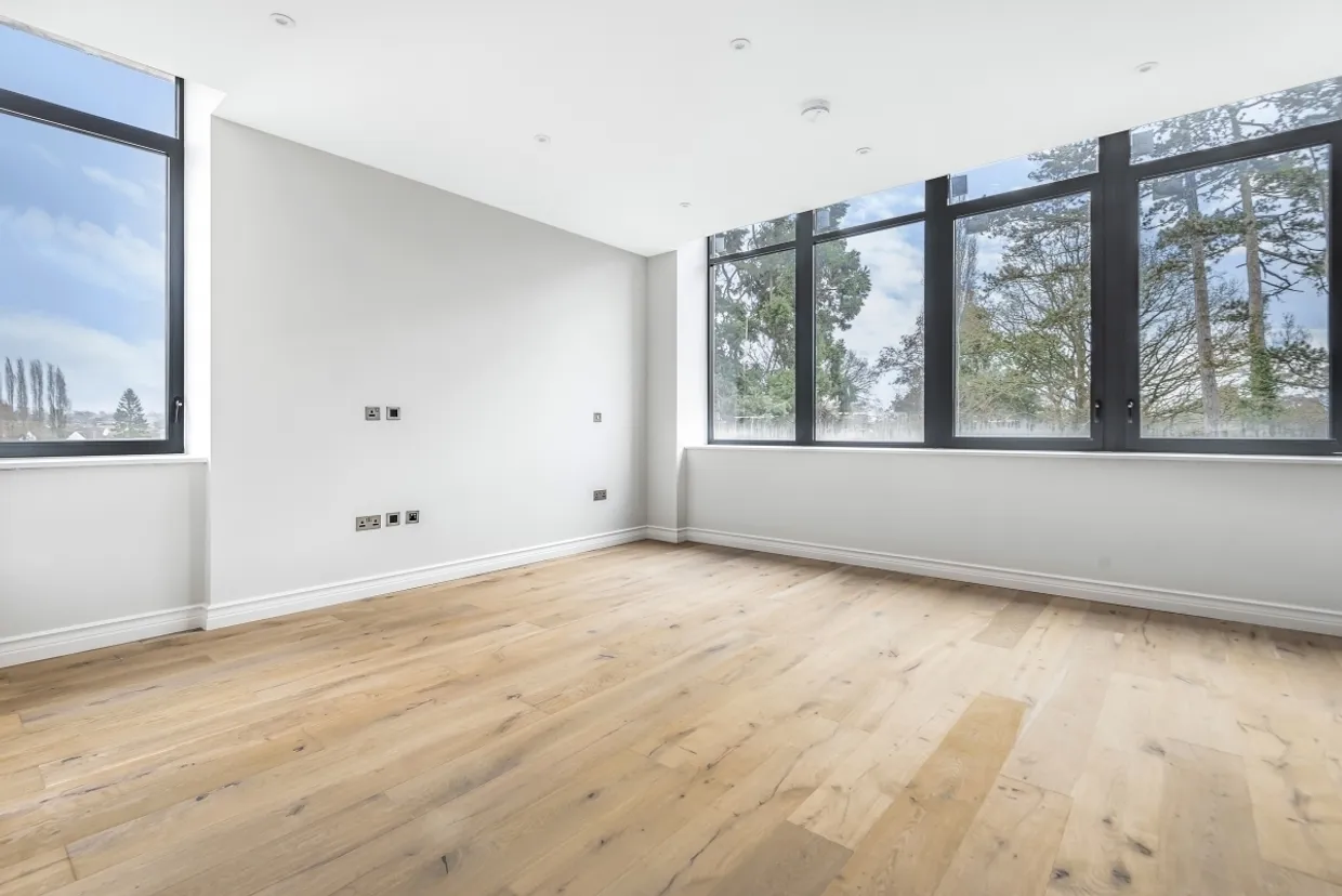 Littleworth Road, Esher KT10 photo 3