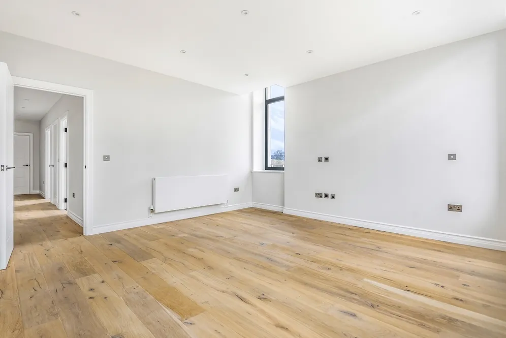 Littleworth Road, Esher KT10 photo 5