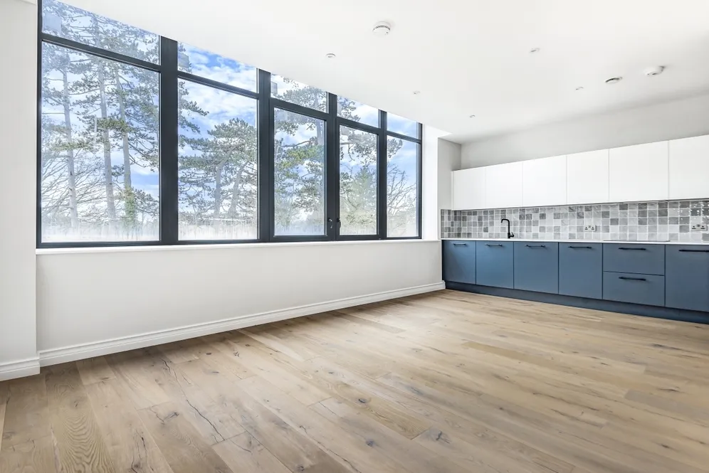 Littleworth Road, Esher KT10 photo 6