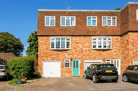 Fieldhead Gardens Bourne End SL8